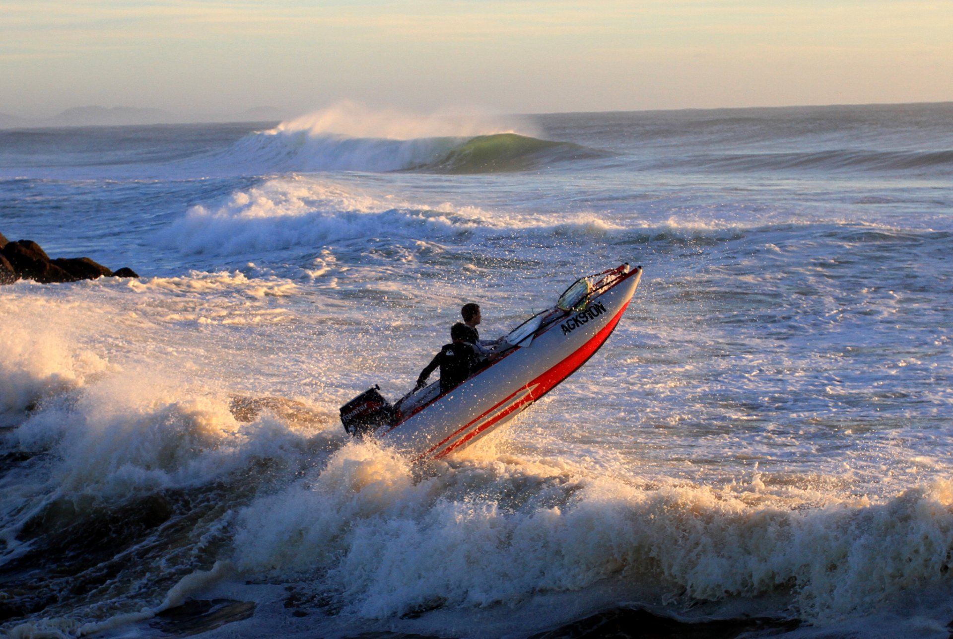 ciel mer tempête vagues éclaboussures bateau bateau