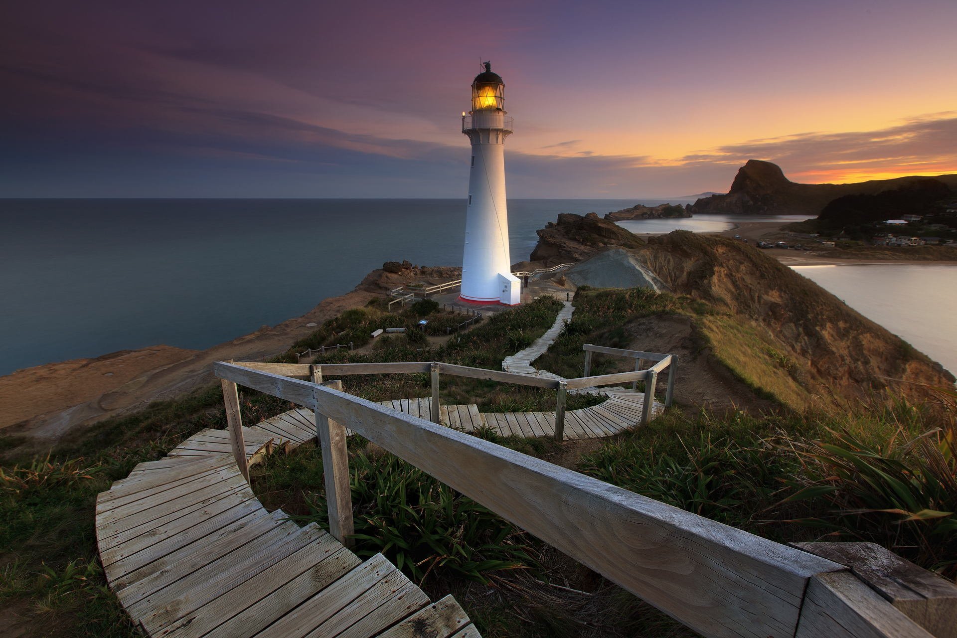 mer falaises phare coucher de soleil ciel océan