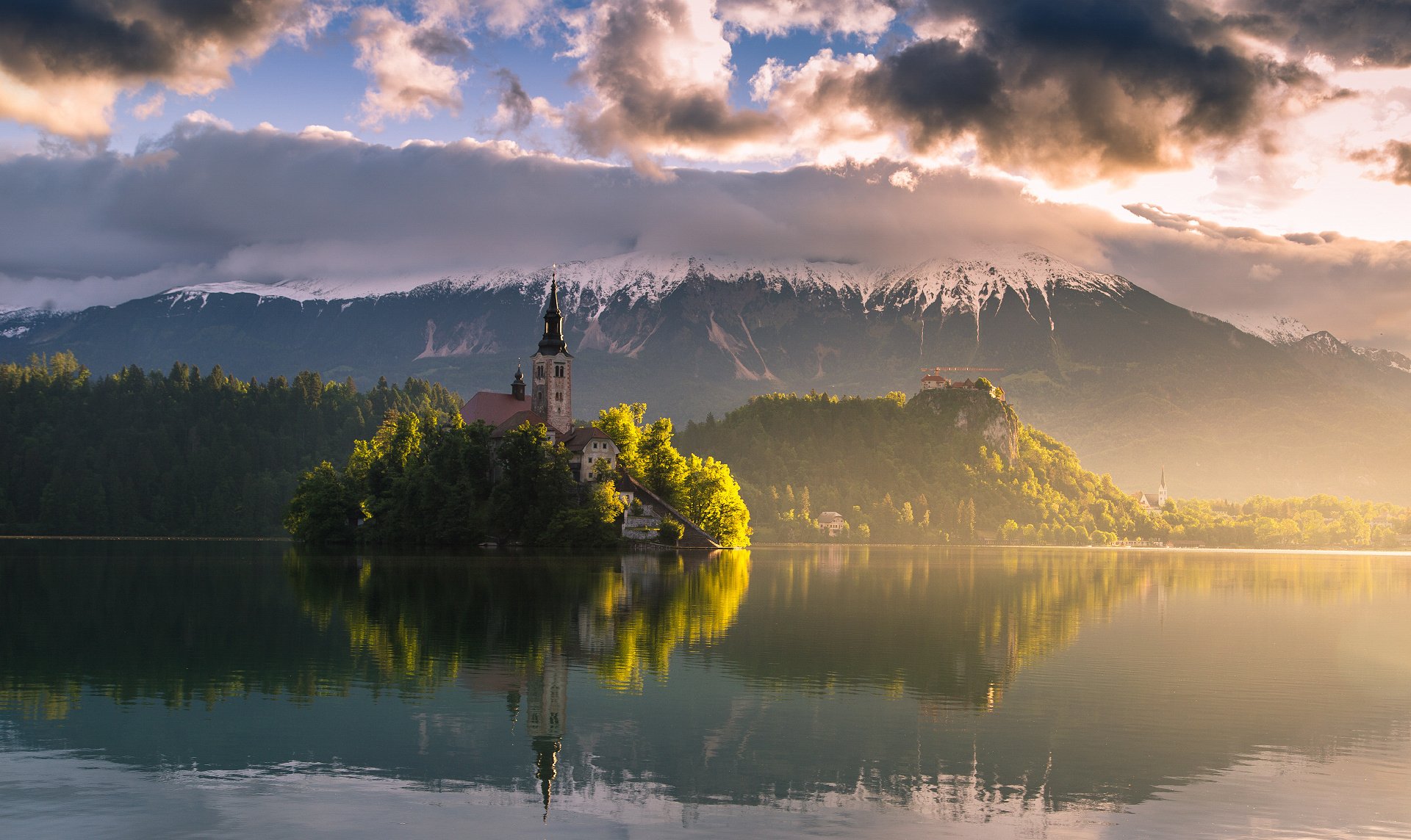 slovénie lac bled montagnes alpes juliennes ciel nuages