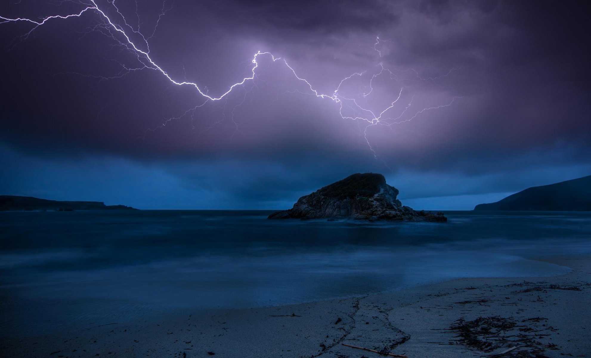 nature plage nuit orage foudre crépuscule rocher mer