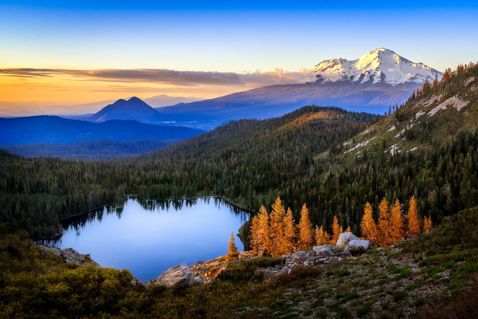 mf shasta lac du château lac de coeur aube forêt nature montagnes lac