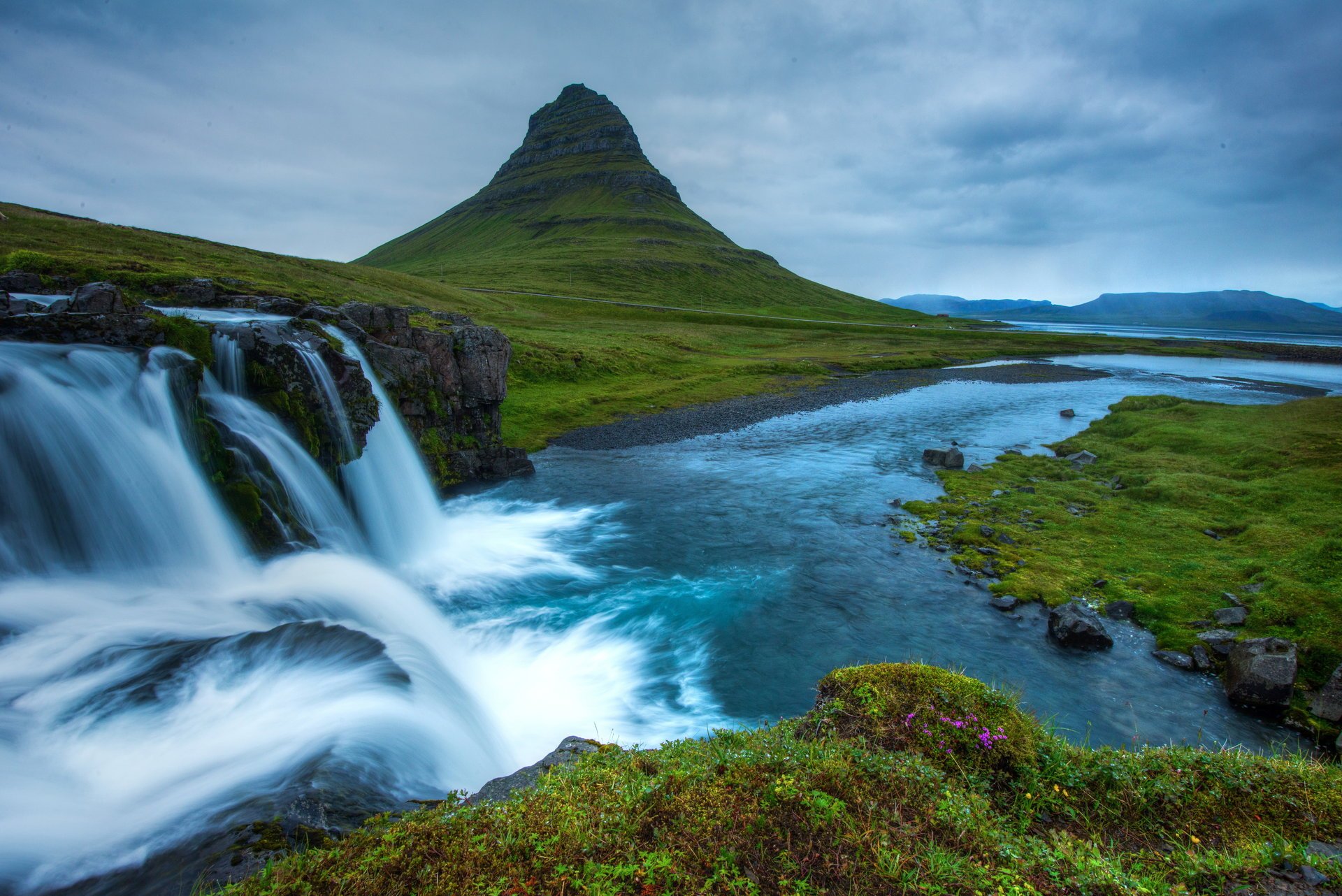 næfellsnes national park island wasserfall grün berg