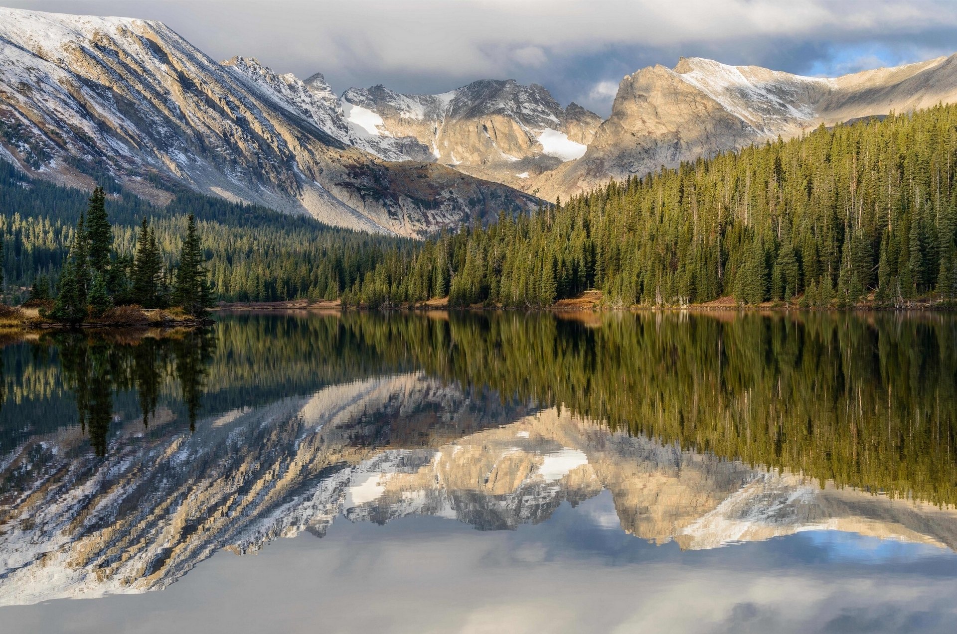 long lake colorado indian peaks wilderness pic navajo apache peak lac long montagnes réflexion forêt