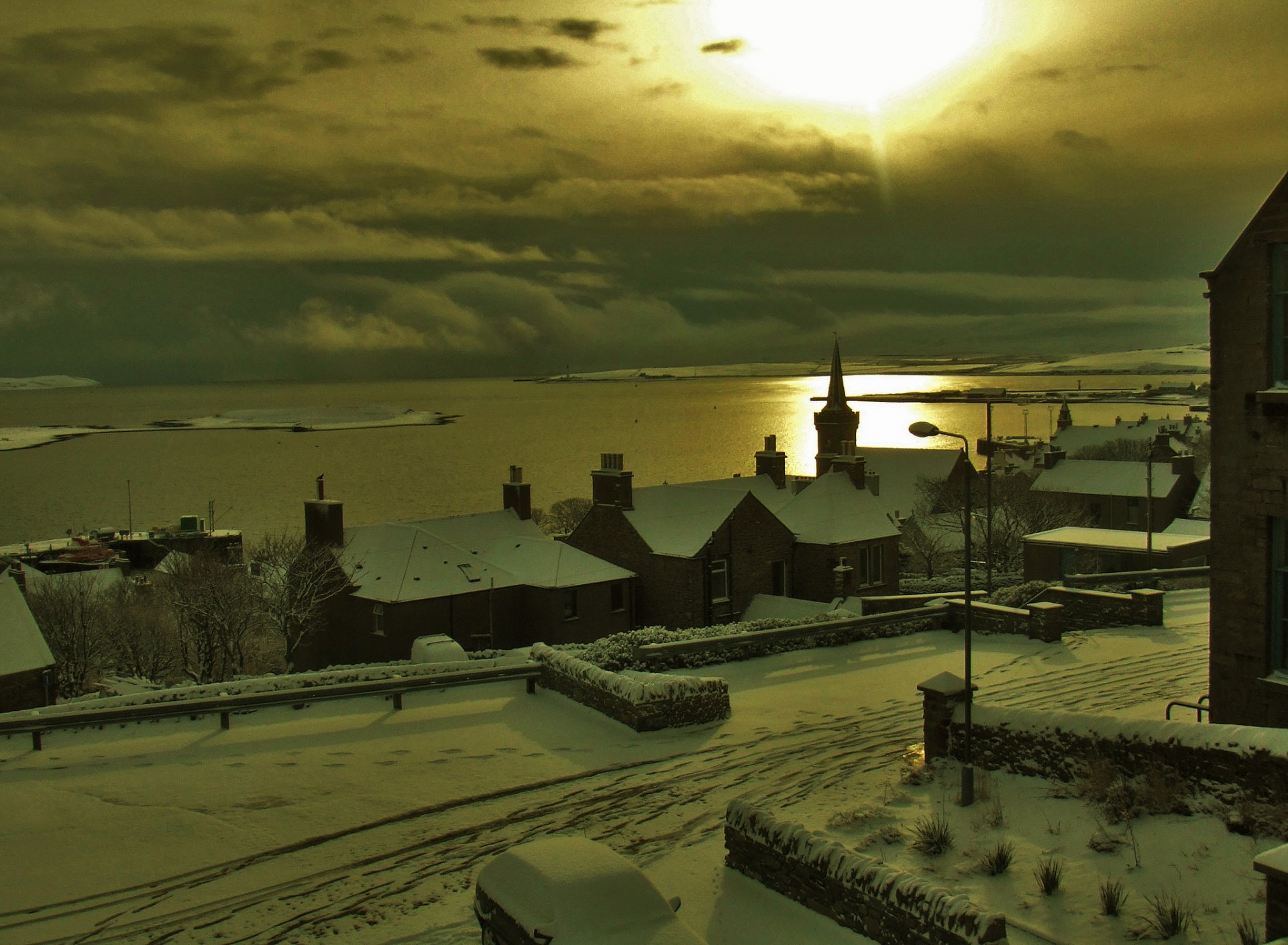 ciel nuages coucher de soleil soir mer hiver ville maisons rue neige