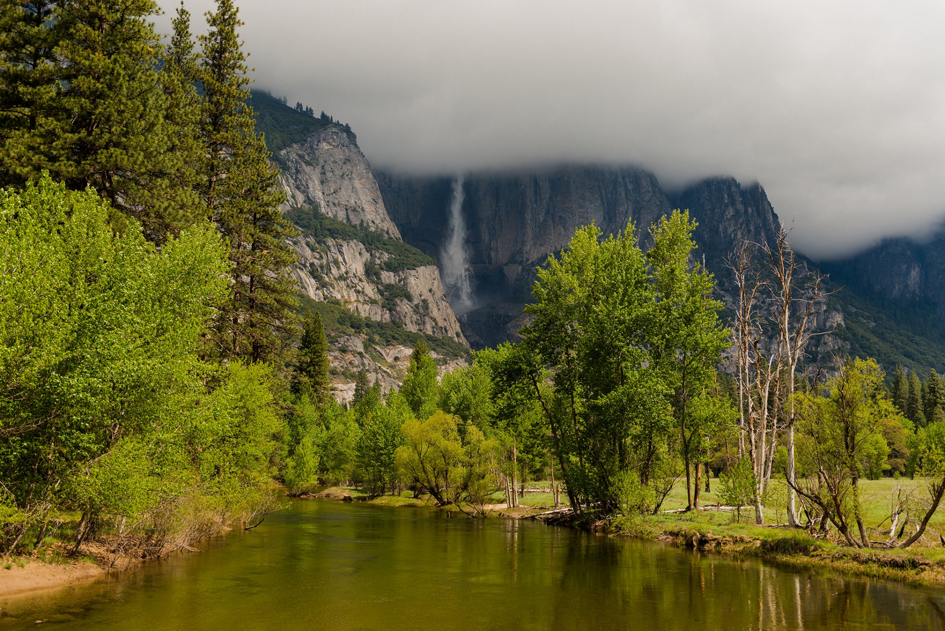 yosemite góry jezioro wodospad natura rzeka chmury chmury drzewa jesień