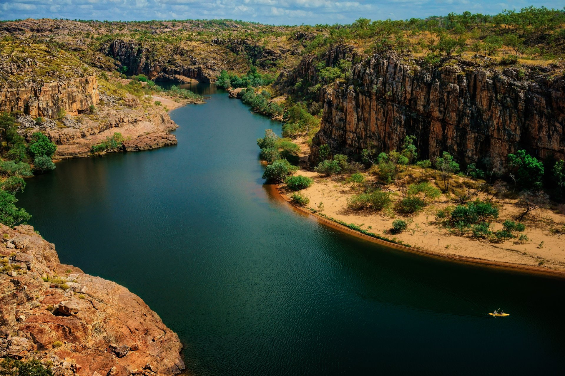 parc national de nitmilek australie roches arbres rivière bateau