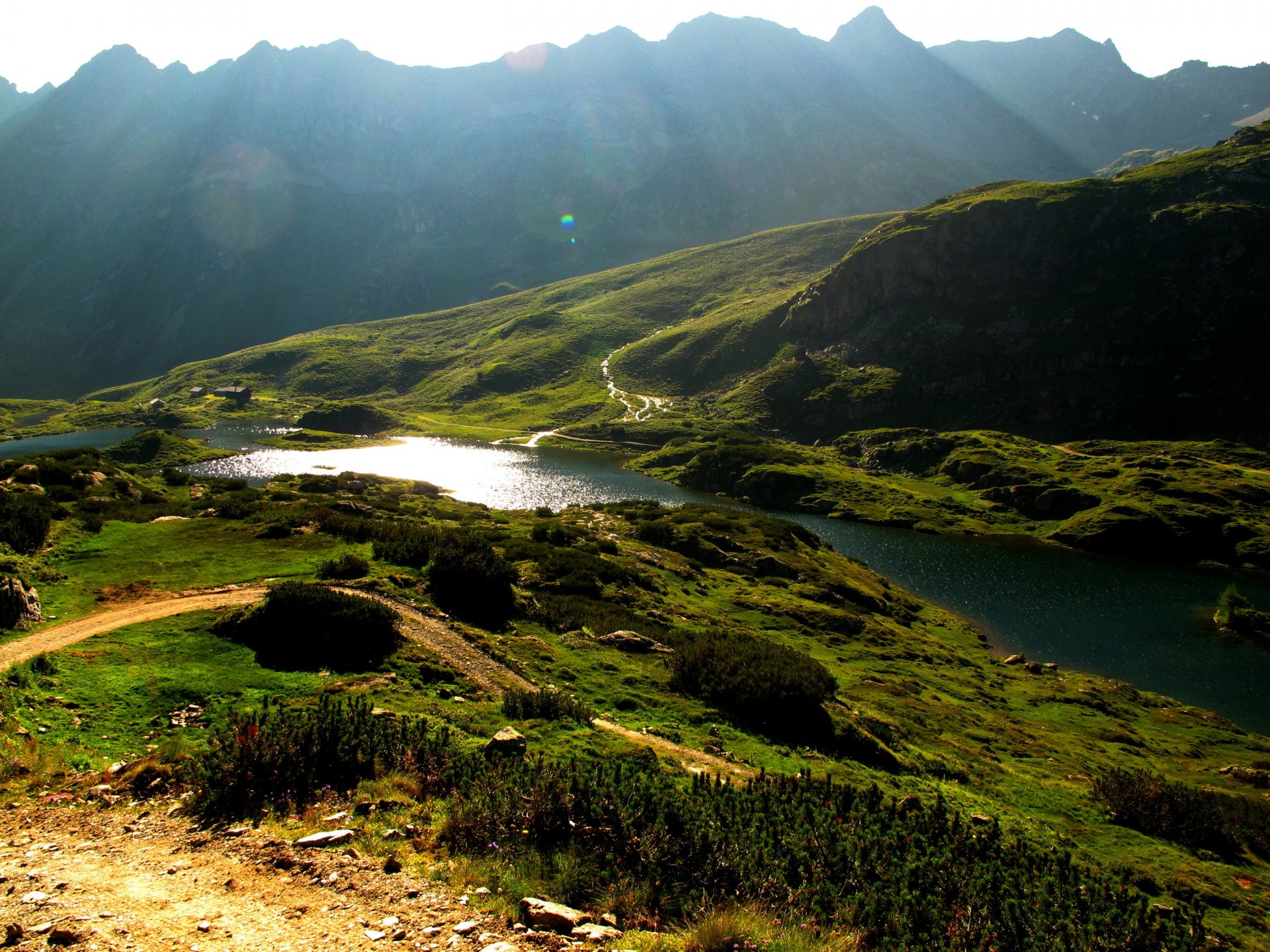 pente montagne rivière route soleil lumière