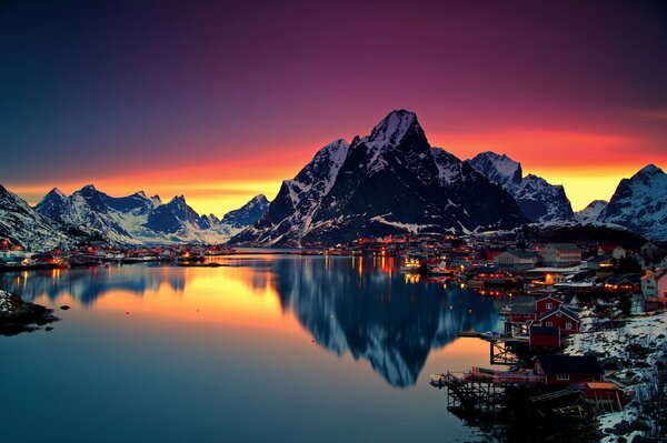 Dawn in Norway. Lake and mountains