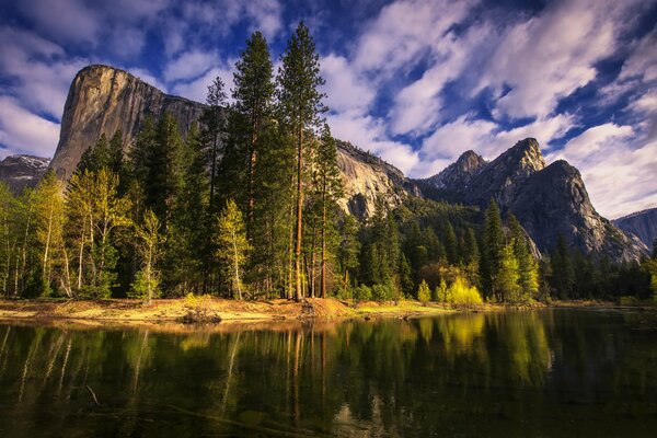 Bergige Natur im kalifornischen Nationalpark