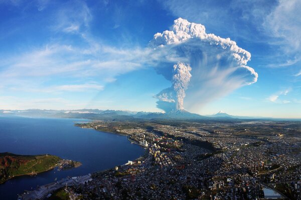 Erupción volcánica en Chile desde lejos