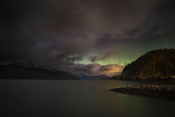 Aurora cielo Nord montagne