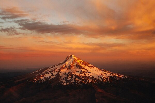 Der Gipfel des Mount Hood Vulkans in Oregon