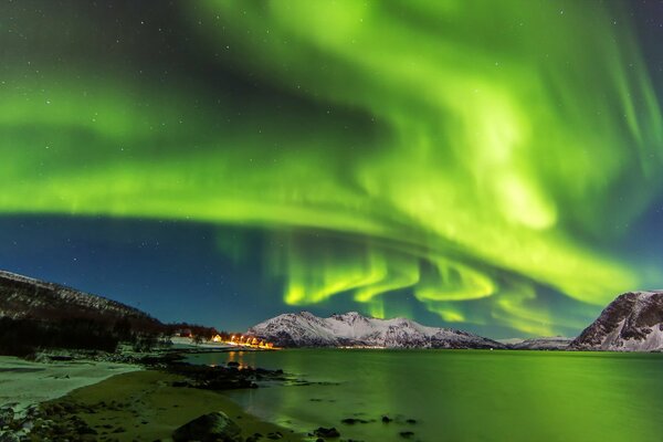 Aurora boreal en verde