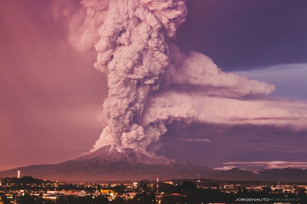 Извержение активного вулкана в чили