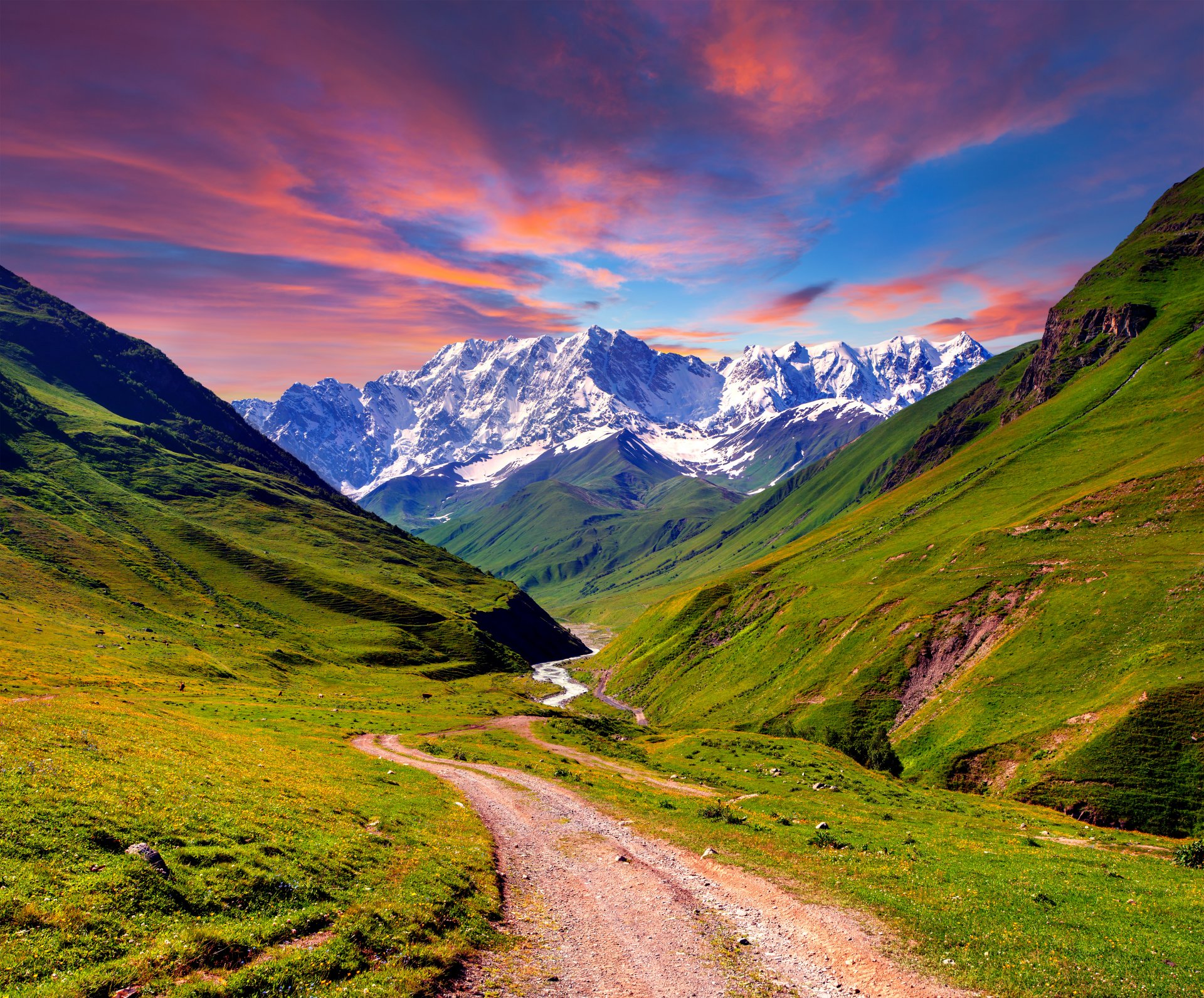 natur landschaft berge gras wiesen schnee himmel straße