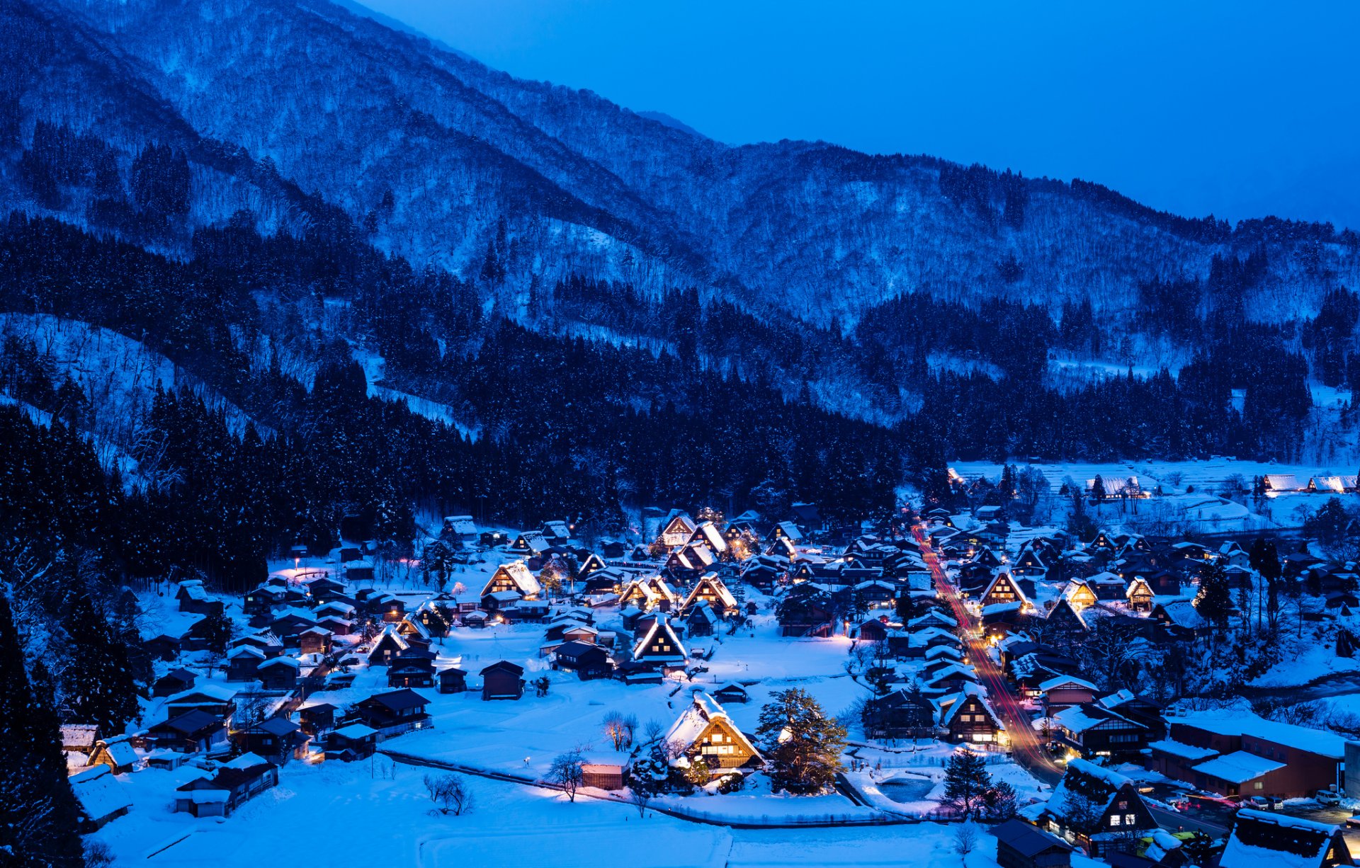 shirakawa-go gokayama isla de honshu japón noche luces casas montañas invierno nieve