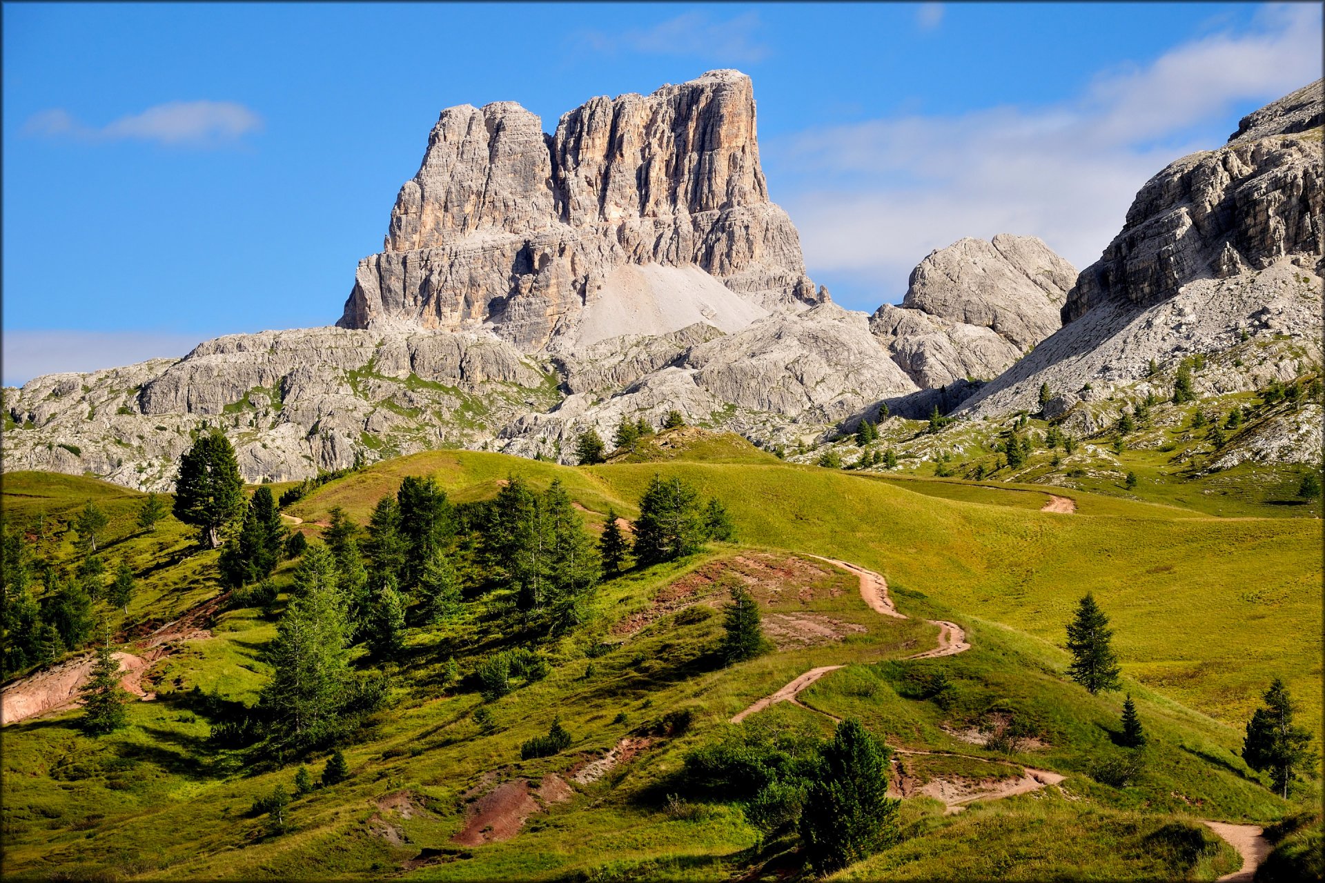 averau dolomiten cortina d ampezzo italien himmel berge bäume gras natur