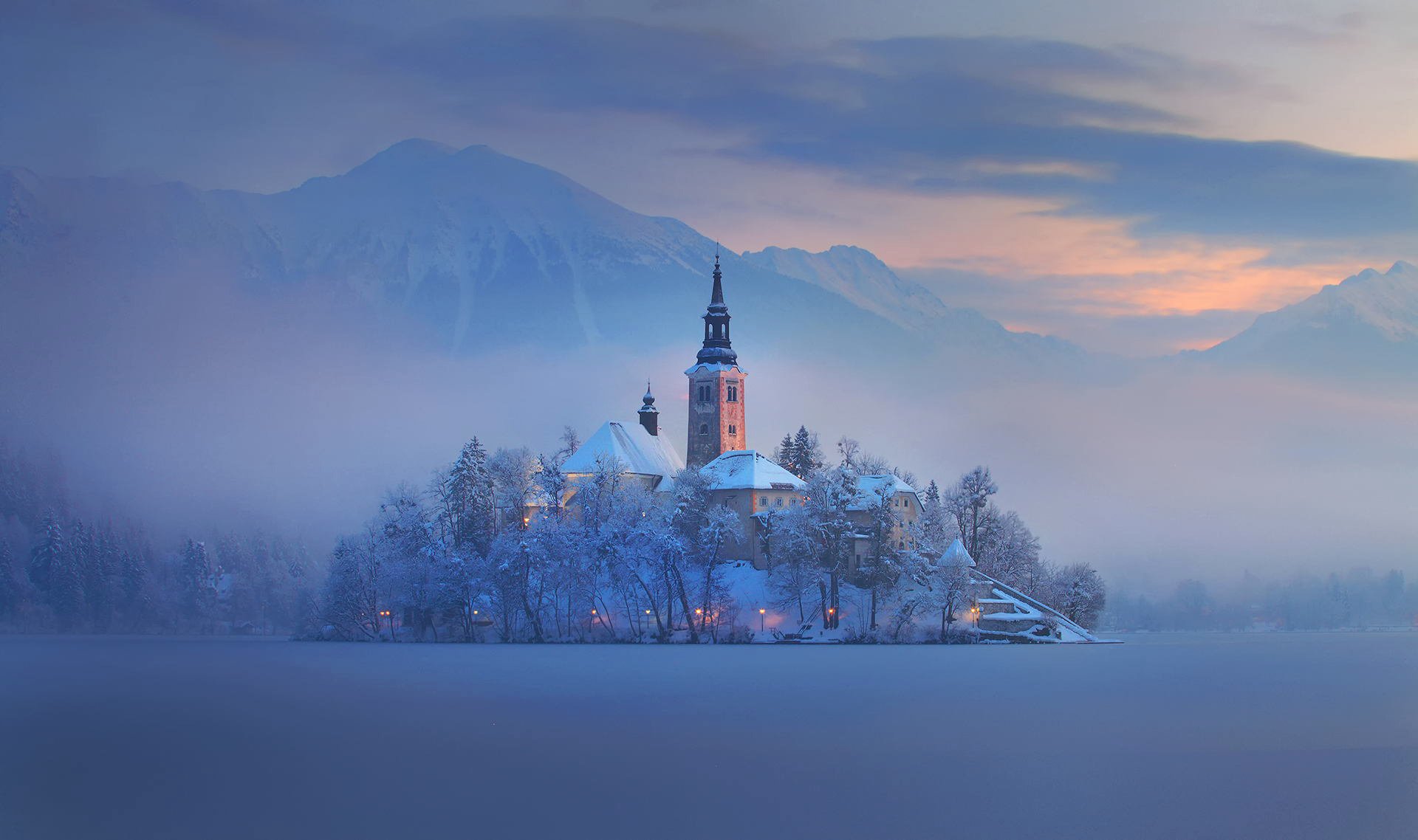 slovénie bled lac montagne île brouillard maison église hiver