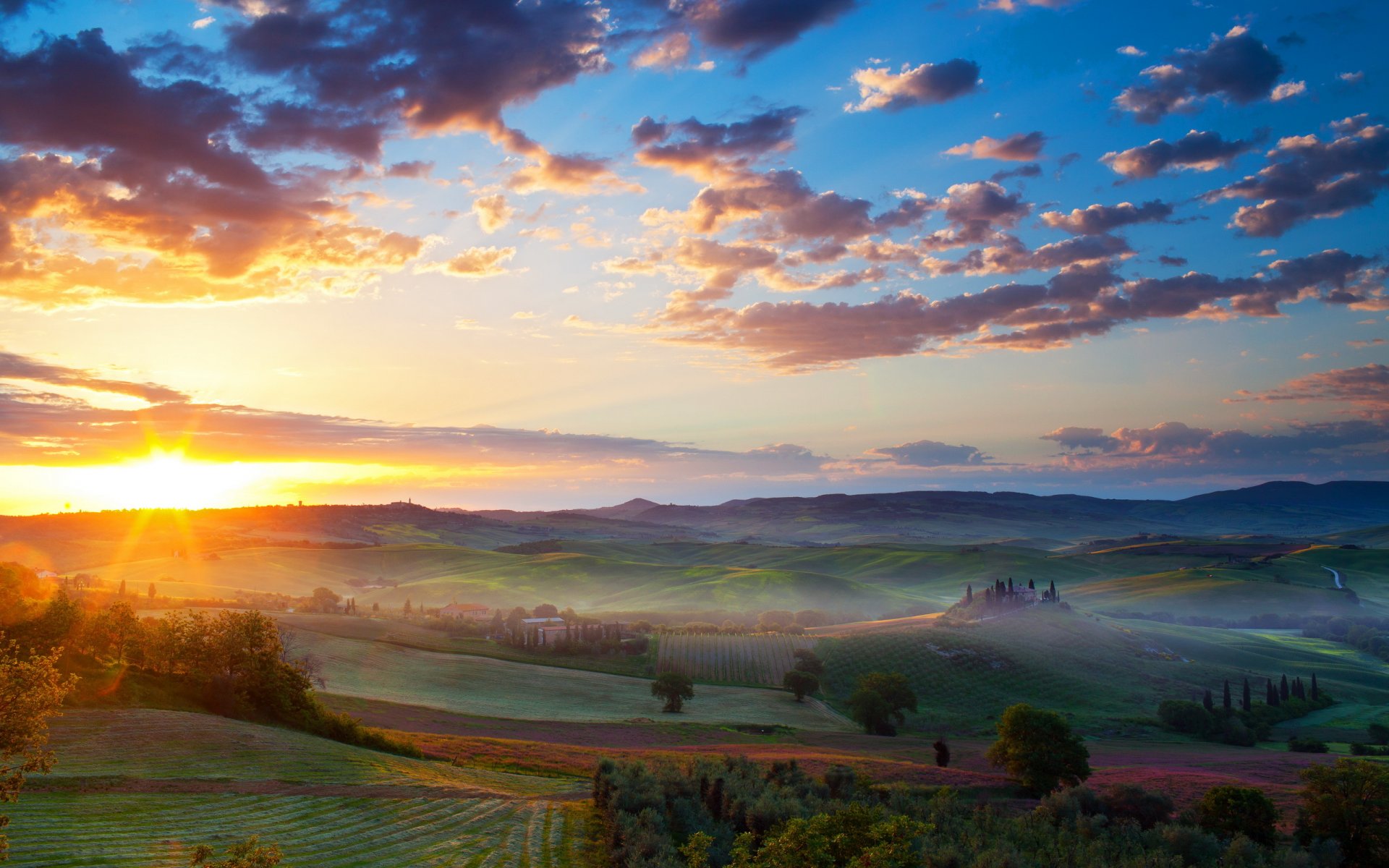 champ vallée paysage coucher de soleil