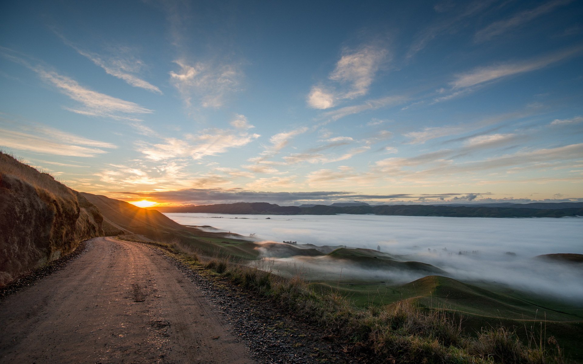 montagnes route coucher de soleil paysage