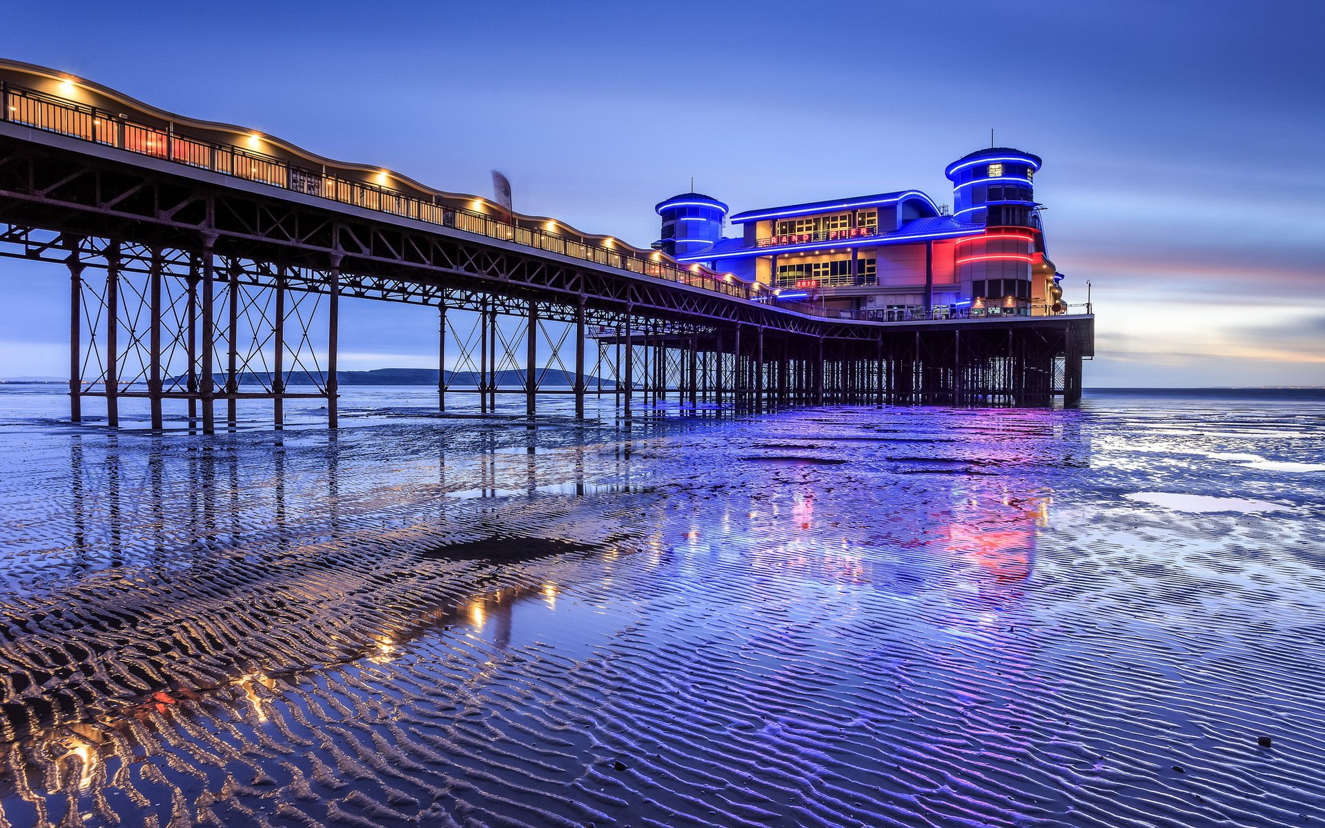 pace invaders weston-super-mare blue hour reflexion england