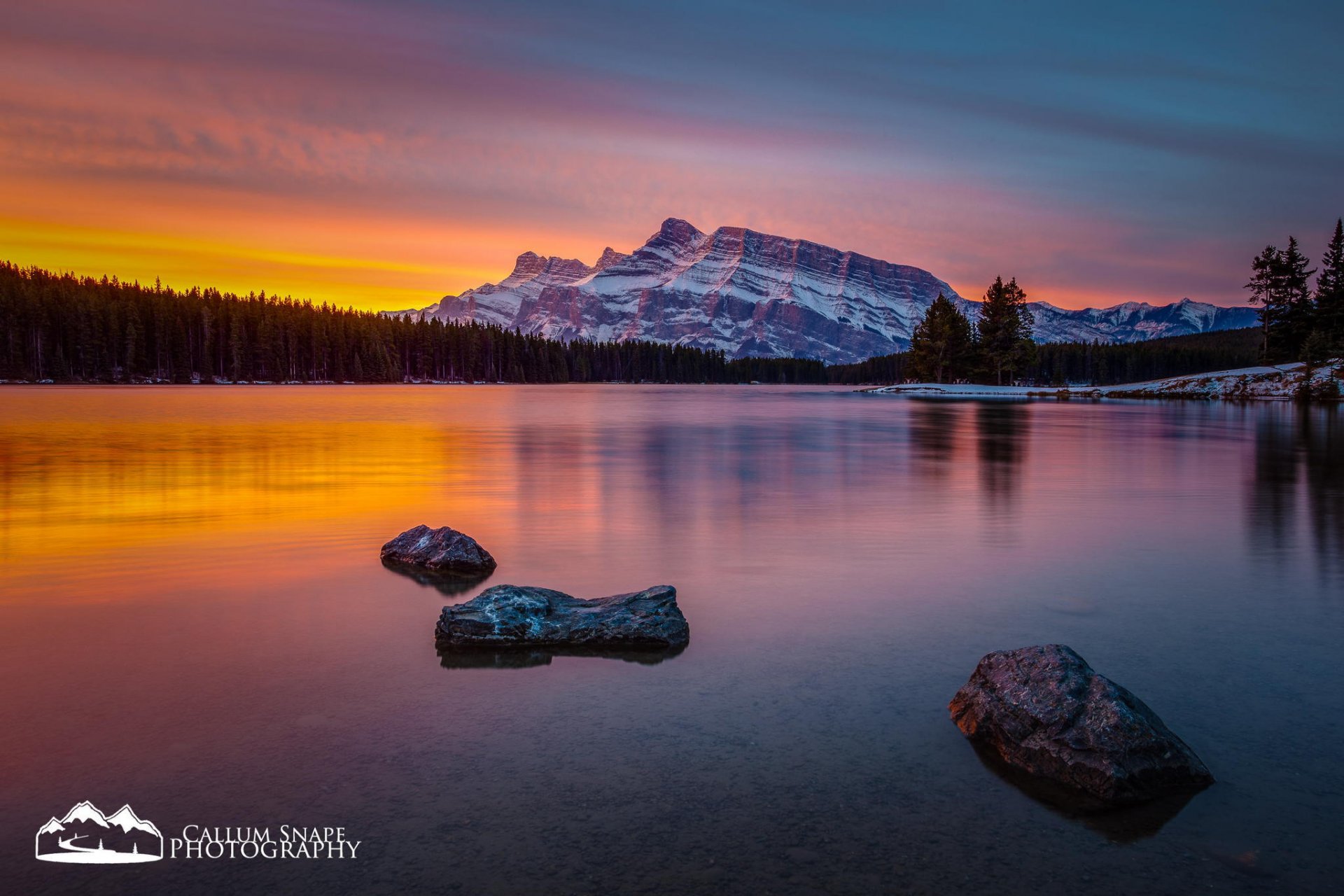 assiniboine provincial park kolumbia brytyjska jezioro magog alberta góry jezioro natura śnieg las zachód słońca