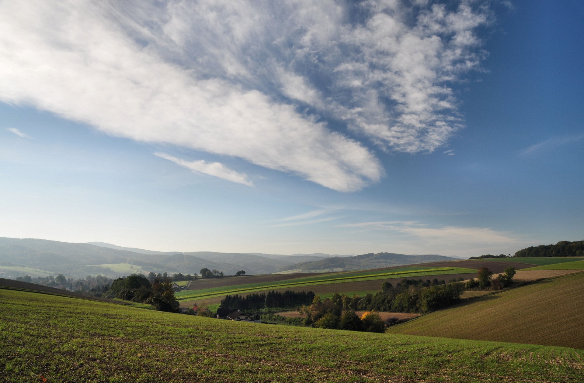 austria colinas árboles campos cielo nubes