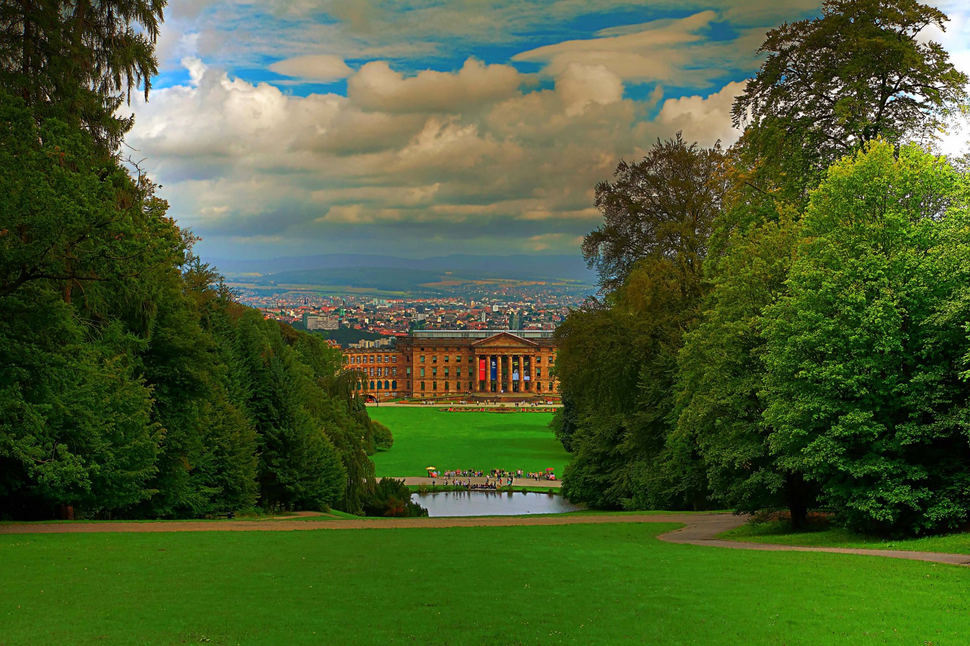 deutschland himmel wolken park bäume gras häuser menschen stadt