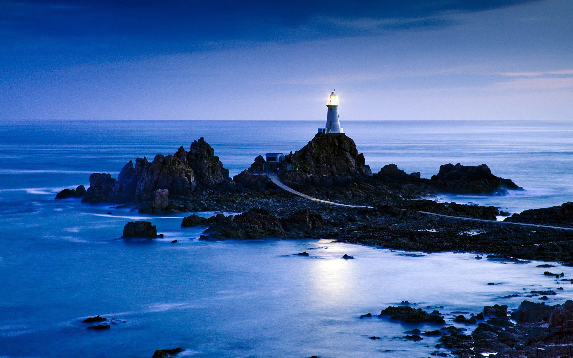 architektur strände wolken küste lampen landschaften licht leuchtturm mondlicht natur abend ozean reflexion straße rock meer landschaft ufer bürgersteig himmel stein straße wasser wellen