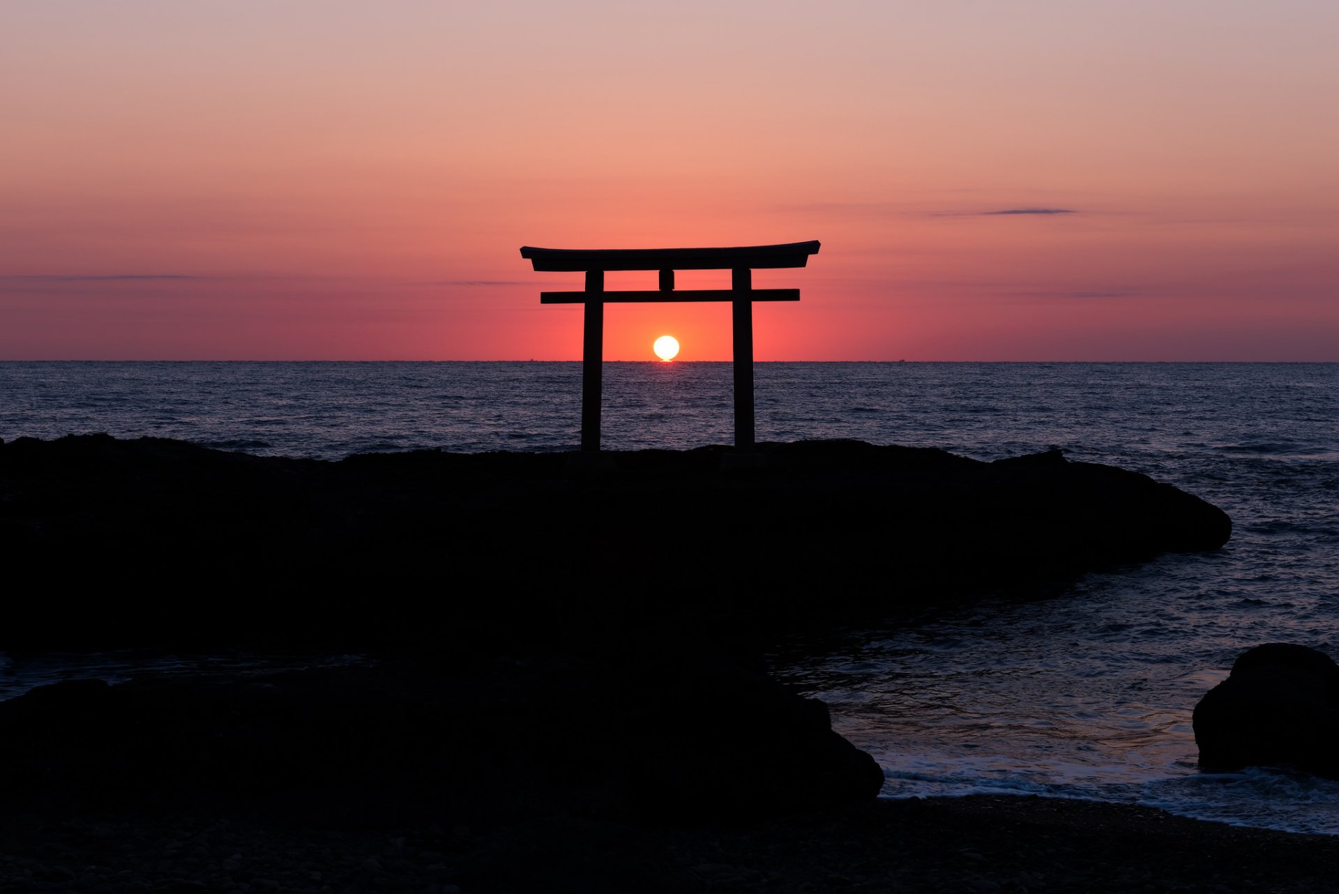 japan torii arch coast rock ocean night sunset sun horizon orange sky