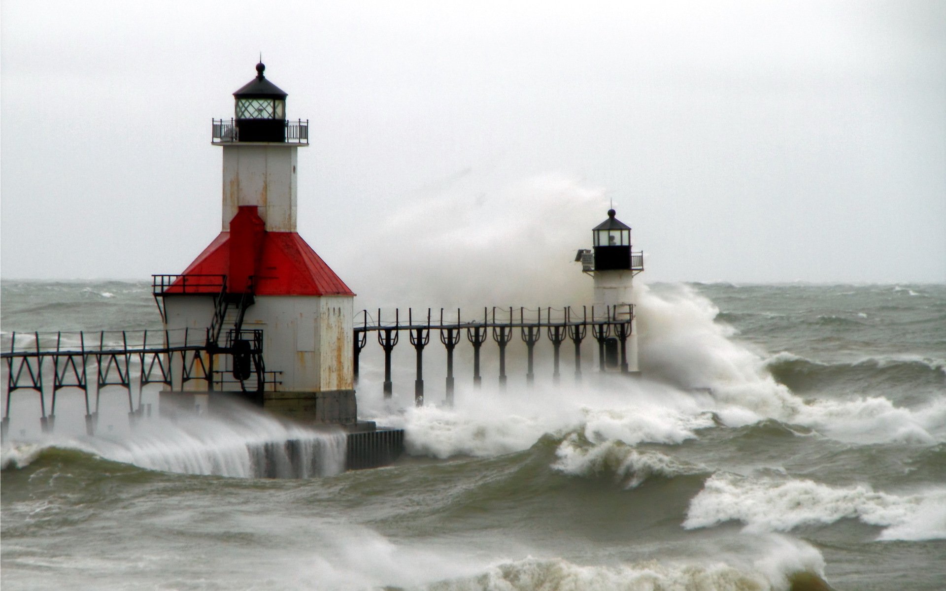 ea waves lighthouse