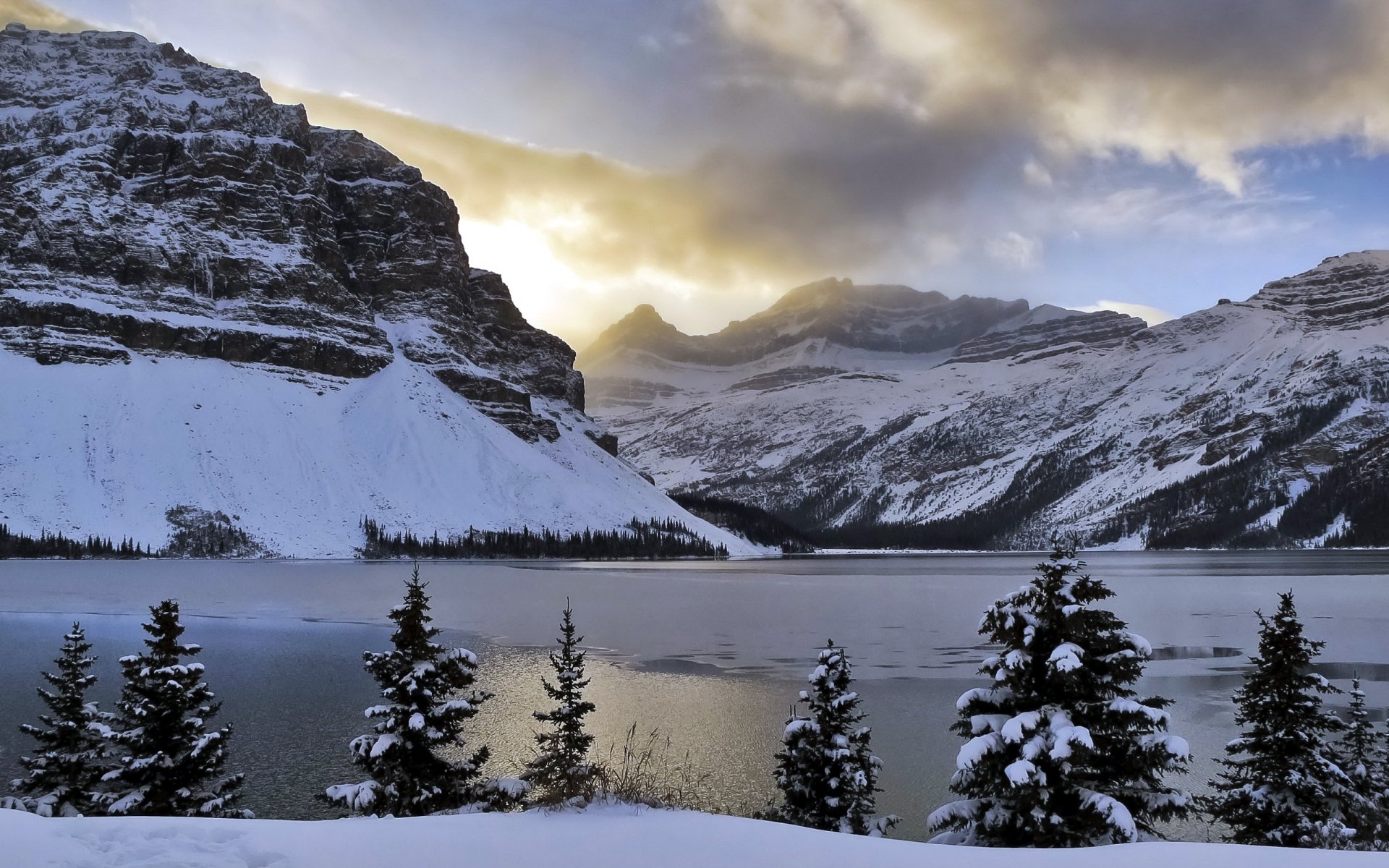 montañas nieve luz nubes arco lago árboles alberta california