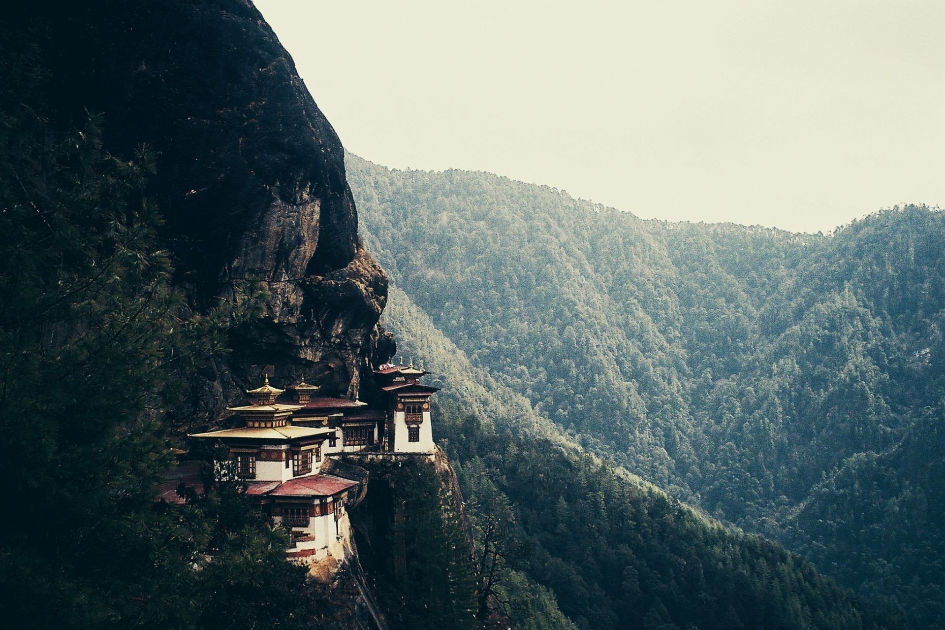 montagnes asie monastère bouddhisme forêt