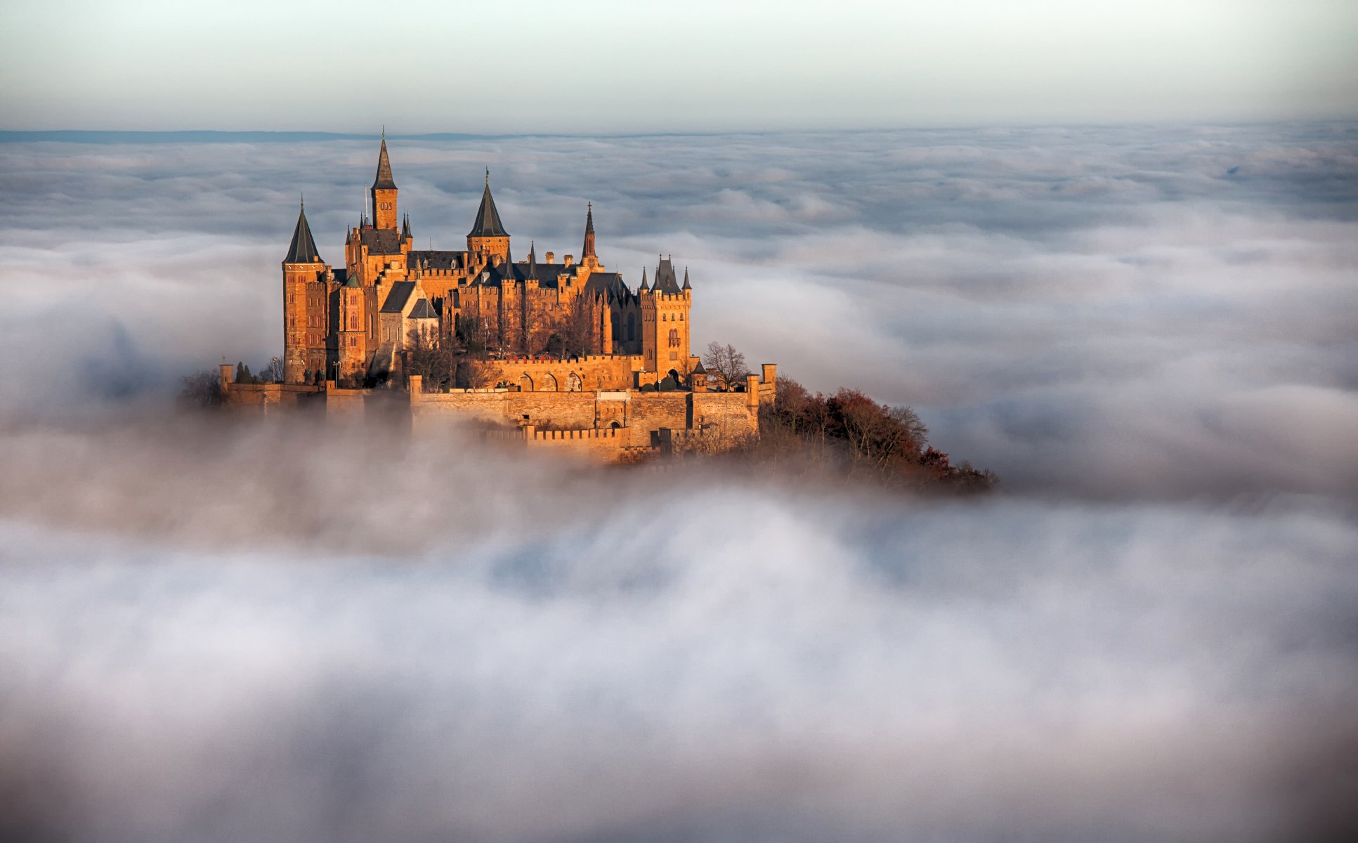 niemcy zamek hohenzollern mgła miasta zdjęcia