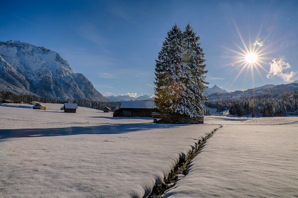 Accogliente paesaggio invernale bavarese