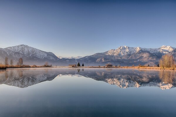 Ciel neige montagne matin