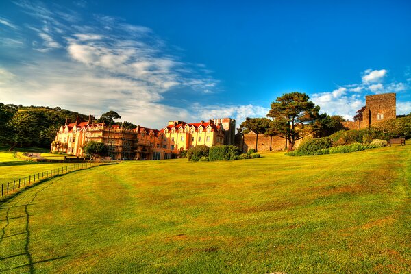 Beautiful slope, grass and house. 3