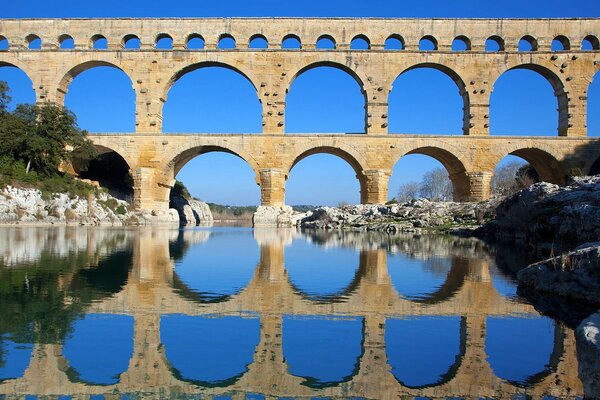 Fraktale Elemente der Brücke und Bögen Landschaft