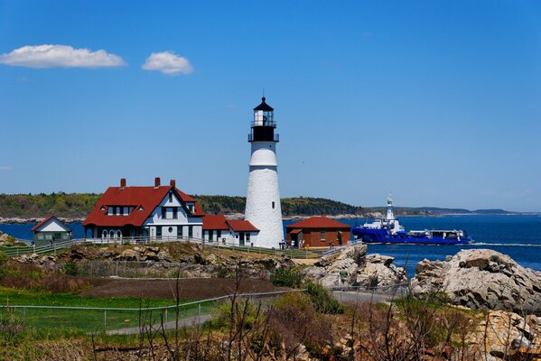 Faro dell Oregon con casa e nave