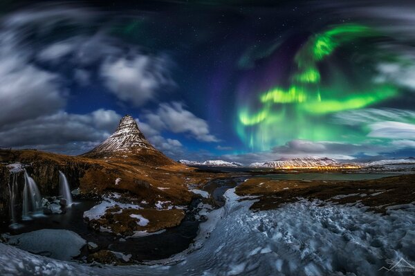Zorza polarna noc Islandii
