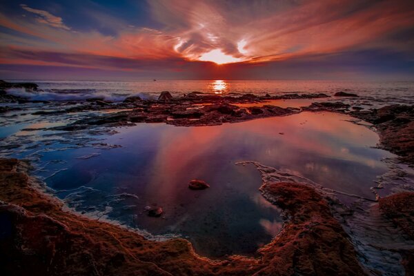 Paesaggio affascinante tramonto nelle luci