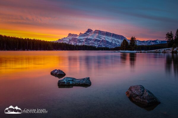 Lago Magog. Columbia británica