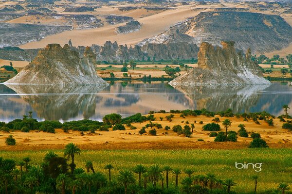 Lago con rocas en medio de las islas