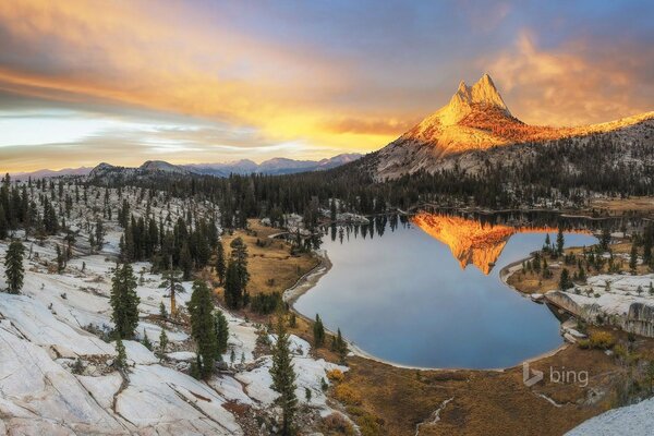 Beautiful lake in the USA. Sunset in the mountains. Reflection of the mountain in the lake