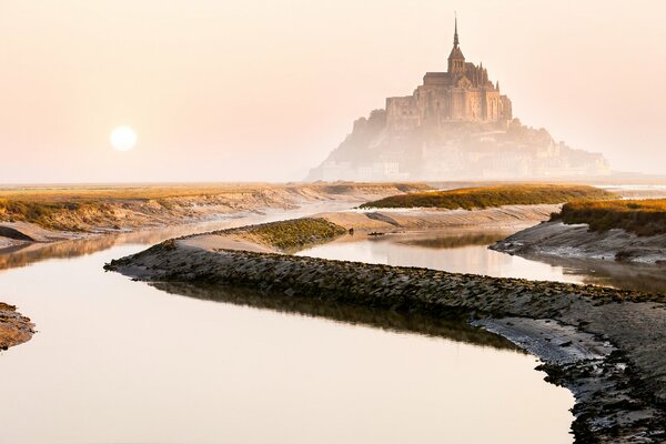 Morgen auf der Insel Mont-saint-Michel, Frankreich