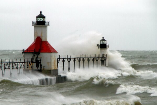 Onde del mare Al Faro