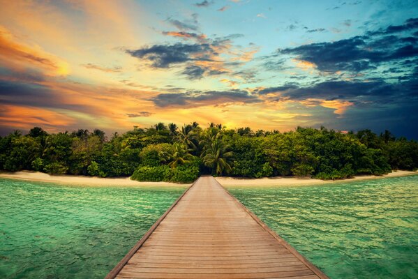 Dawn on the pavement of the ocean shore