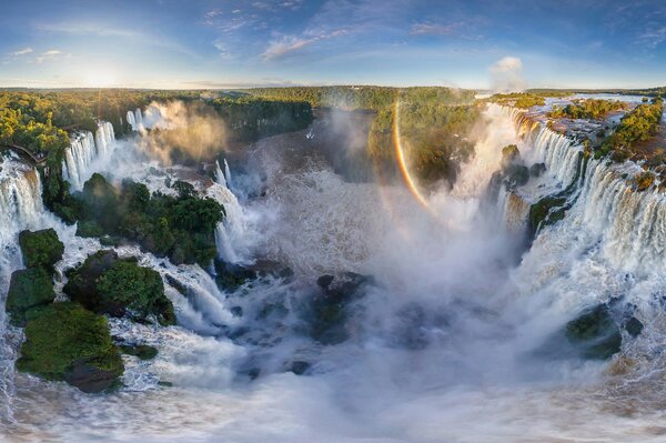 Радуга водопада в южной Америке