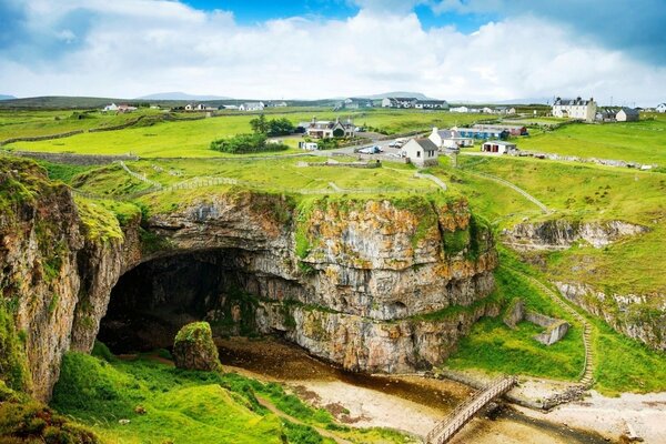 Paisaje con un pueblo en el sur de Escocia