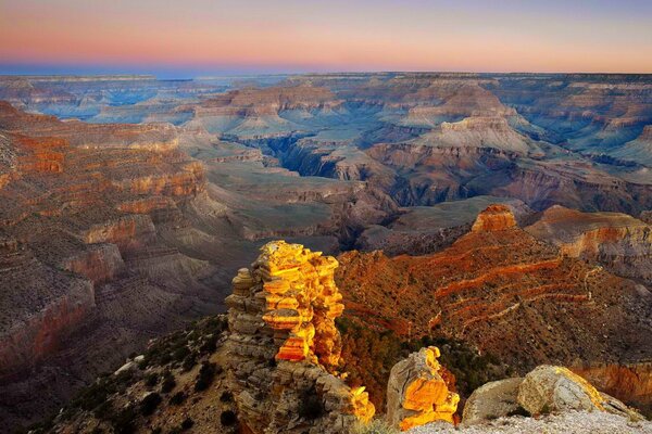 Bellissimo canyon in America al tramonto